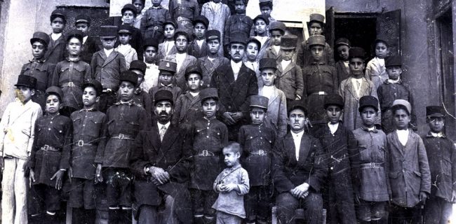 مدرسه ابتدائی مجانی دولتی یزد – صدرآباد سال ۱۳۰۶