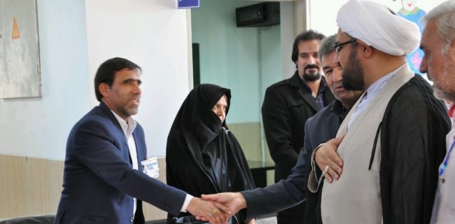 بازدید امام جمعه رستاق از روند برگزاری انتخابات