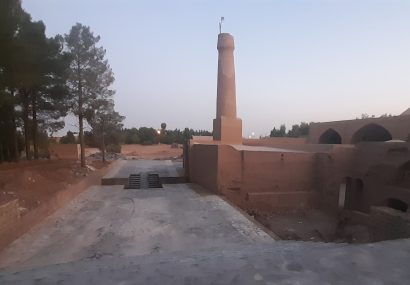 اقامه نمازجمعه در مسجد جامع عزآباد احیای هویت دینی و فرهنگی منطقه به شمار می رود